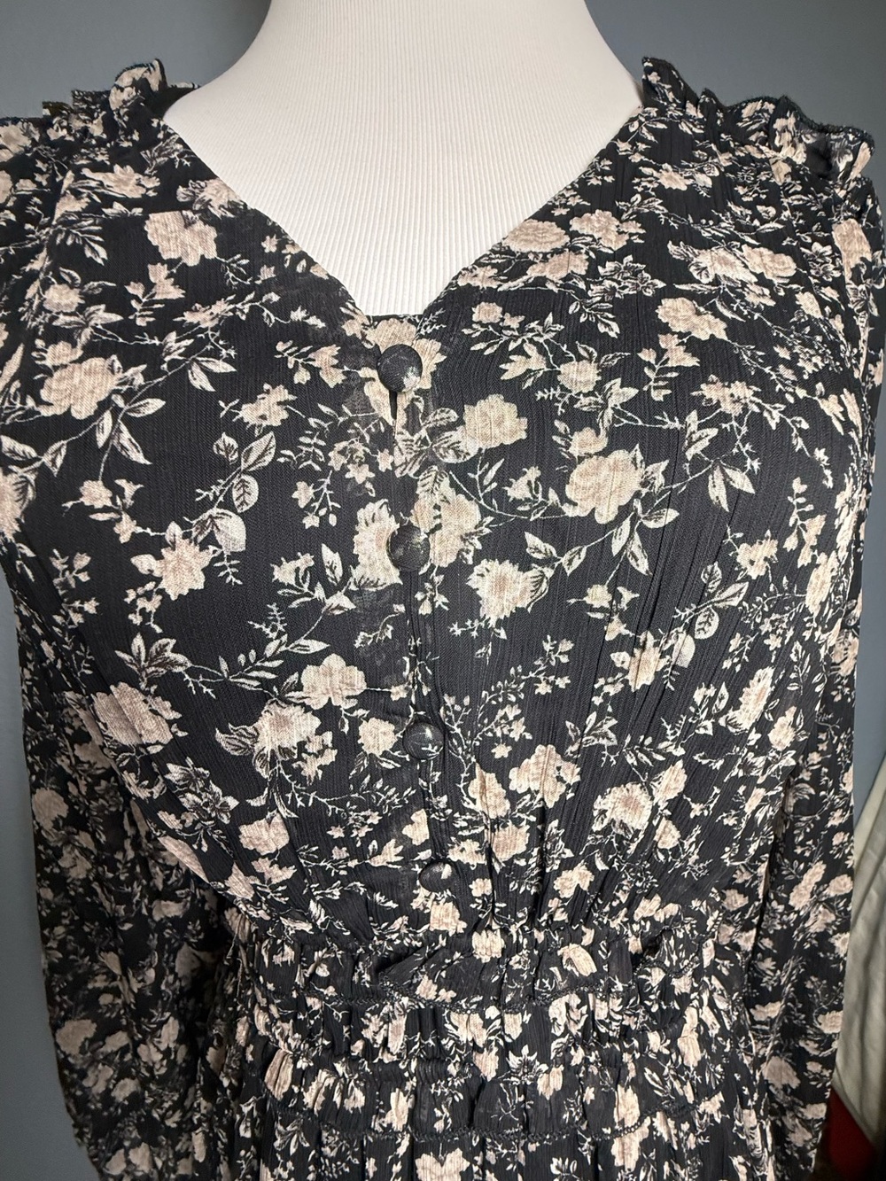 Floral Tiered Long Sleeve Maxi Dress in Black and Cream - Picture 4 of 10